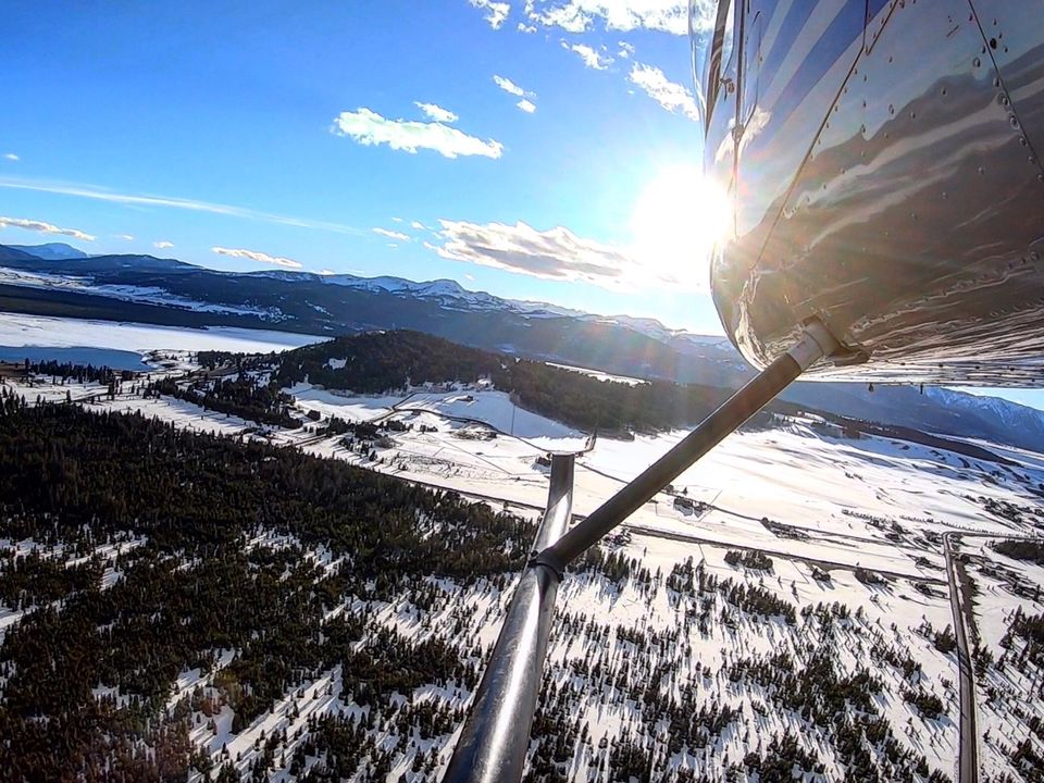 Helikopter boven Yellowstone National Park