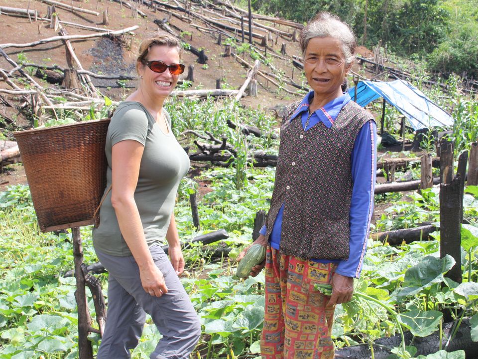 Gionne in Mondulkiri met lokale vrouw