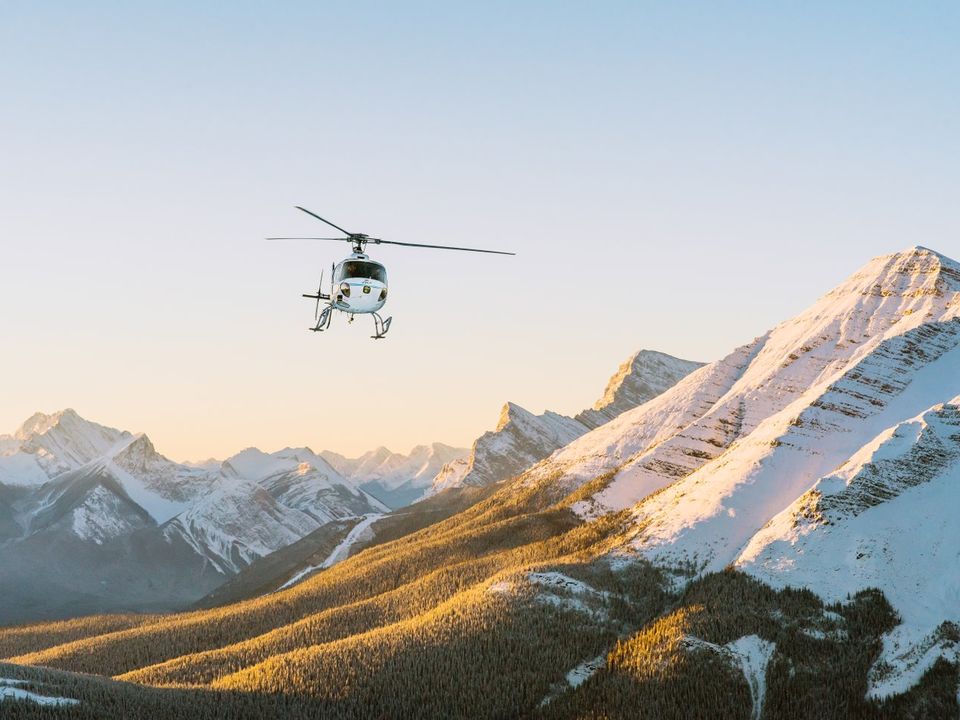 Helikopter vlucht boven Icefields Parkway