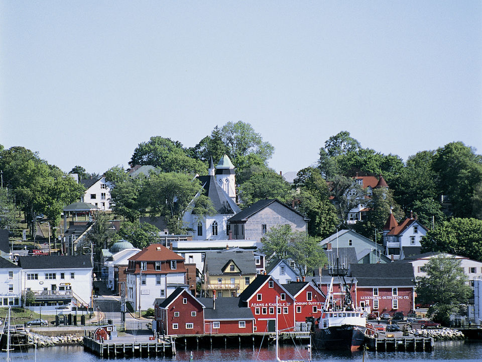 Uitzicht vanaf het water op de haven van Lunenburg