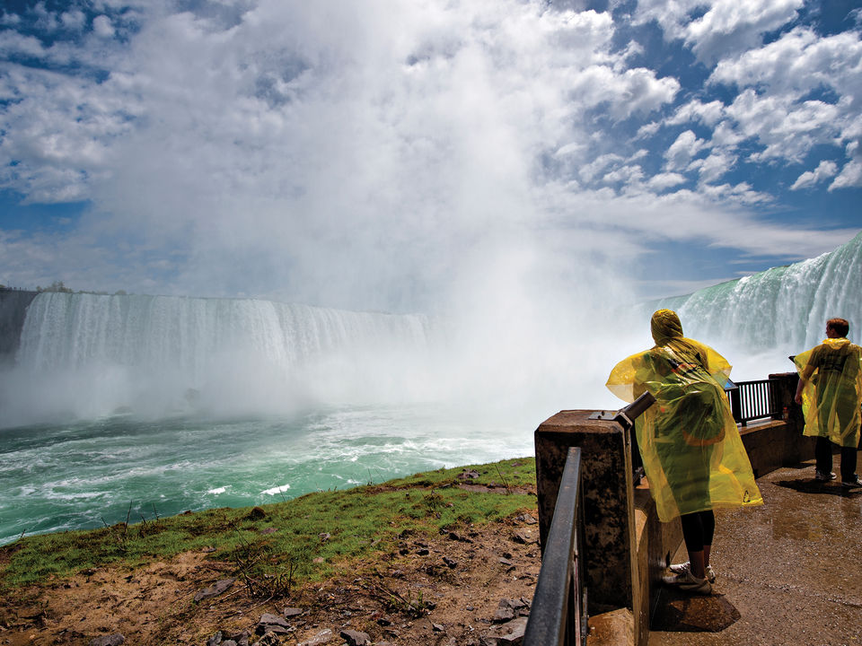 Canada-Niagara-Falls-Journey-Behind