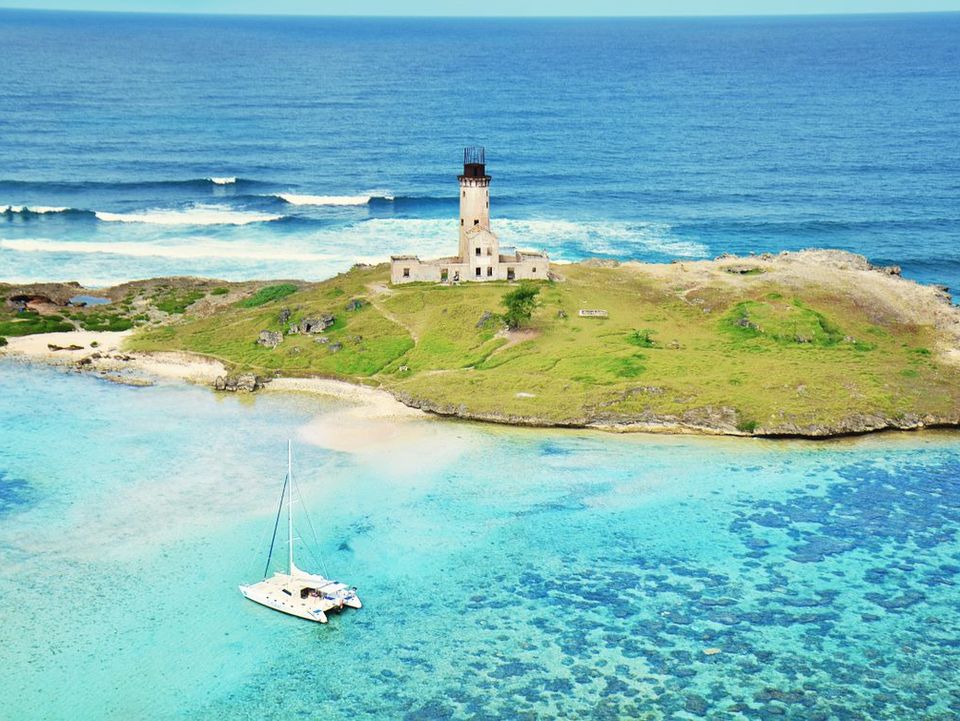 Catamarantocht op azuurblauwe zee