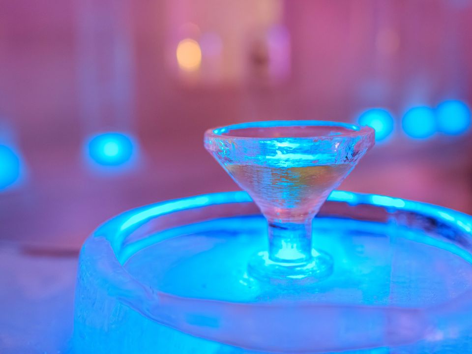 Een bijzonder glas in de bar van het ijsmuseum in Chena Hotsprings, Alaska, Verenigde Staten