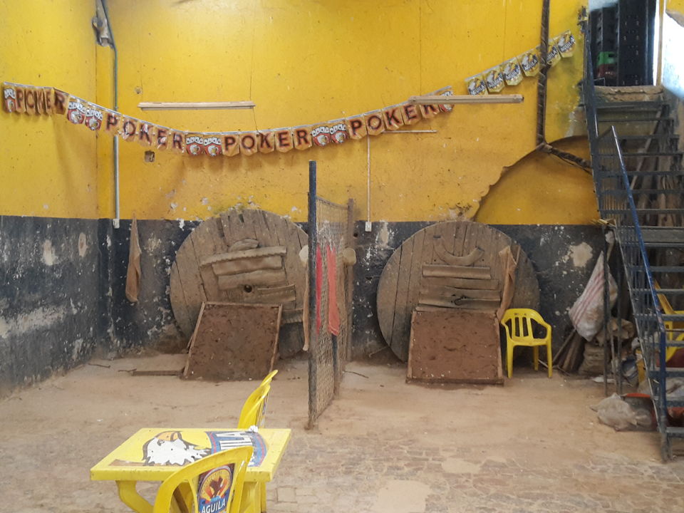 Het typisch Colombiaanse spelletje Tejo in Bogota