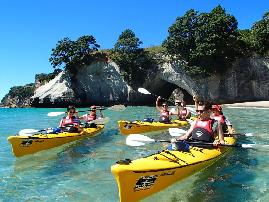 Kajakken voor de kust van Coromandel, Nieuw-Zeeland