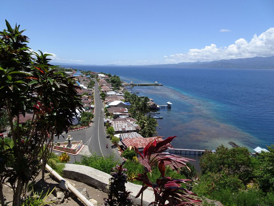 Het eiland Tidore vanaf een uitzichtpunt