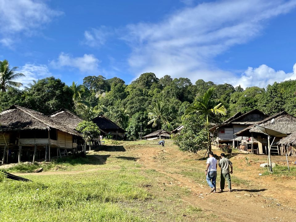 Bezoek een dorp van de Red Head stam