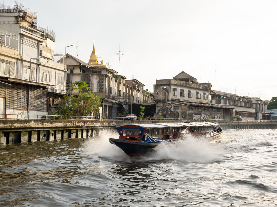 Per boot door de stad Bangkok, Thailand