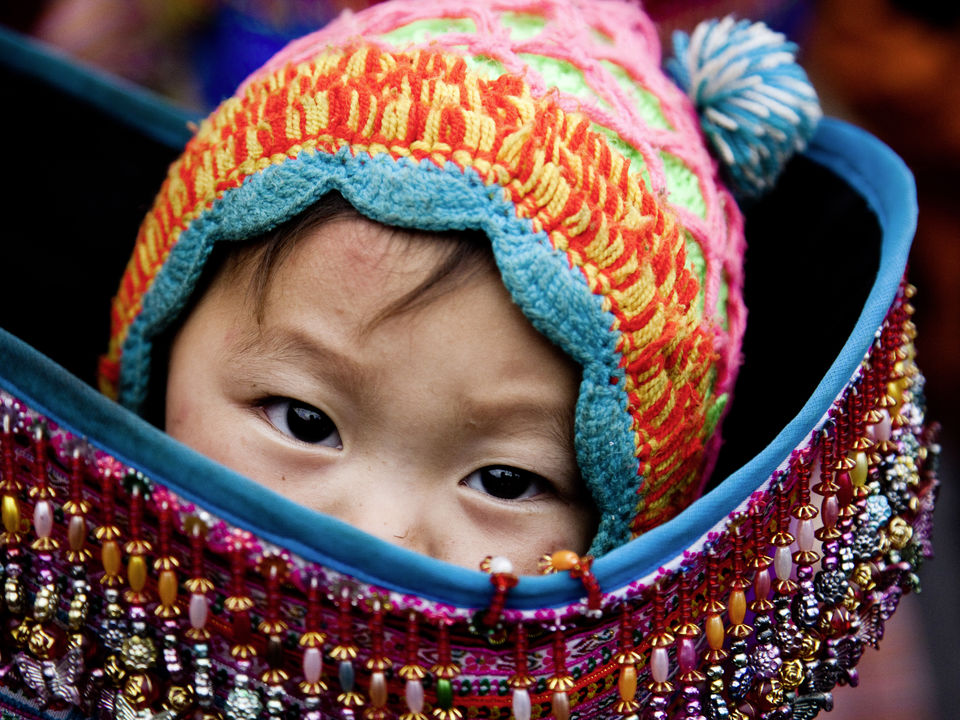 Kindje in klederdracht Sapa, Vietnam