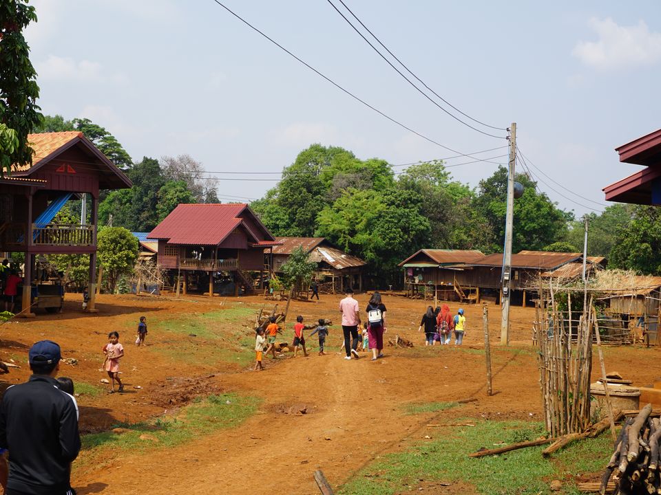 Wandelen tijdens deze excursie langs verschillende etnische minderheden, bijzonder om te zien en te horen hoe zij leven.