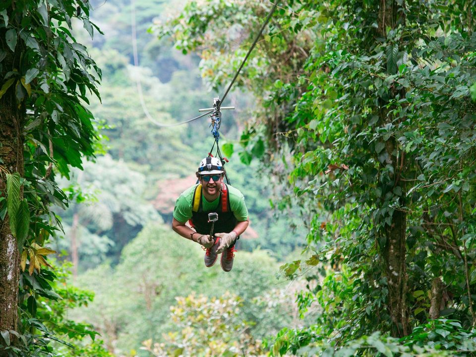 Zweven door de boomtoppen bij de Arenal
