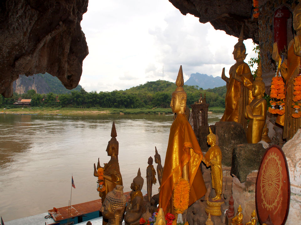 Het uitzicht vanuit de Pak Ou caves