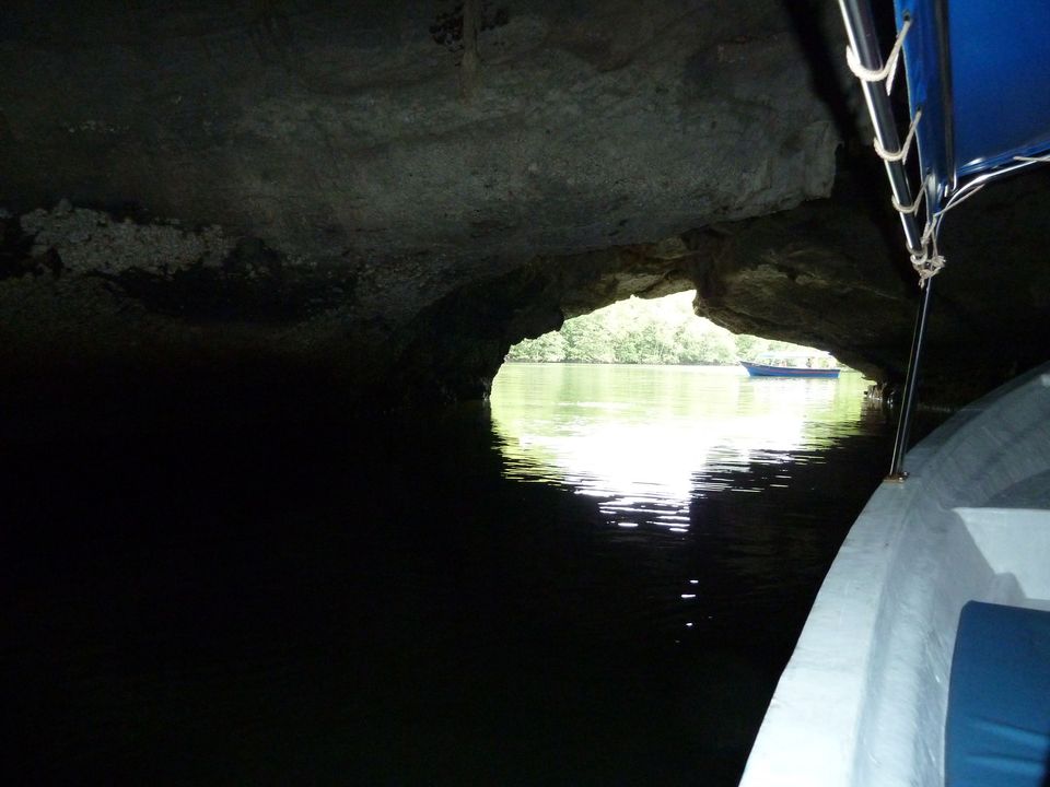 Varen door de mangrove in de omgeving van Langkawi, Maleisie