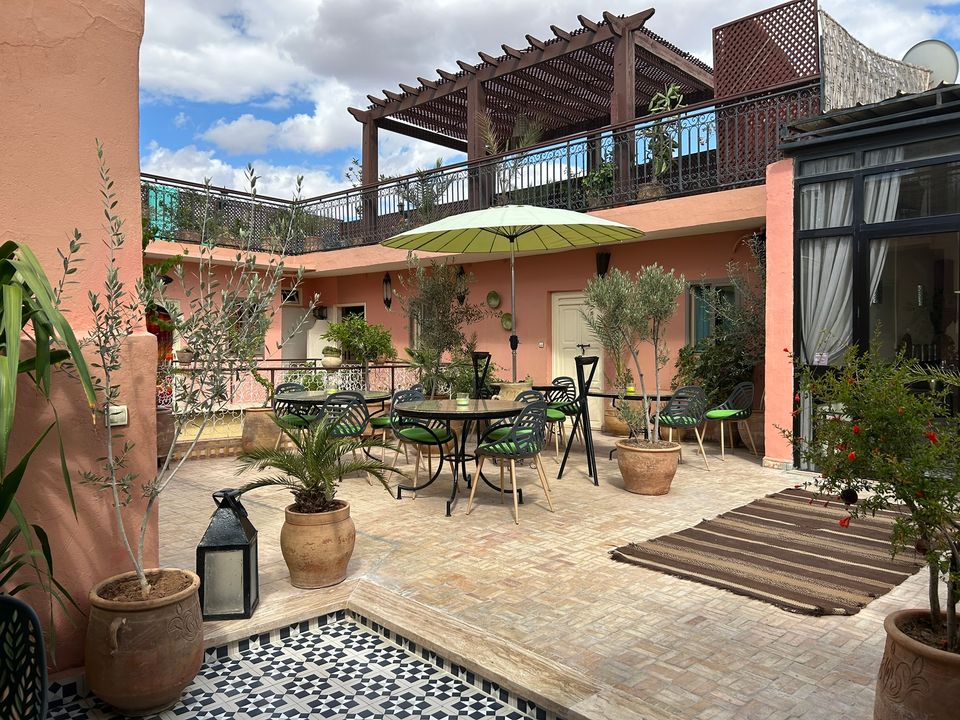 Het rooftop terras van Riad Sherazade in Marrakech