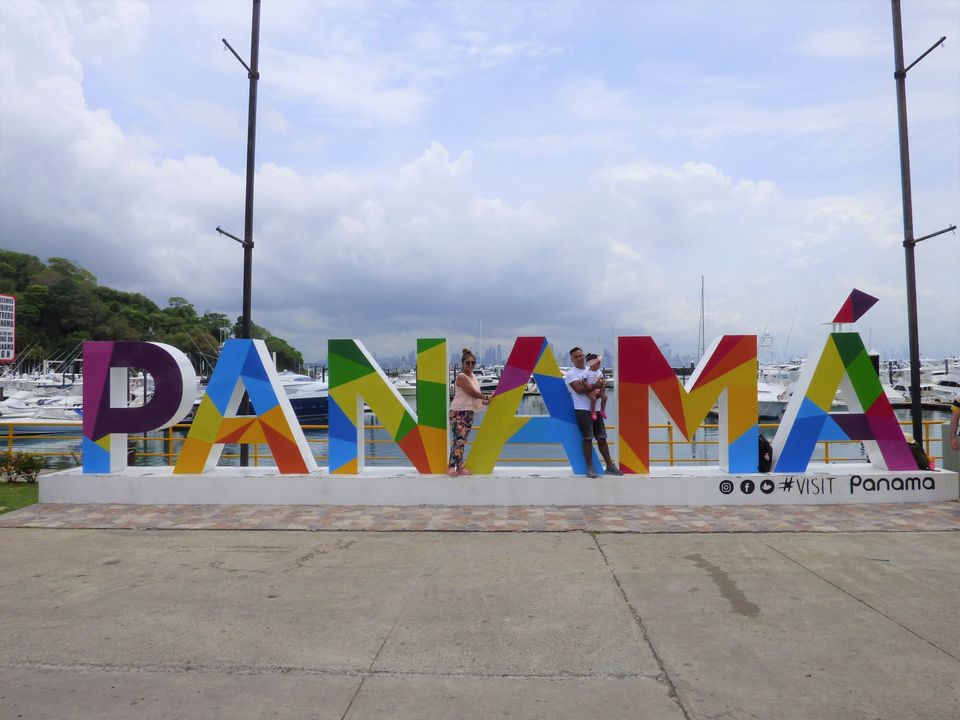 Kleurrijke letters in Panama-Stad