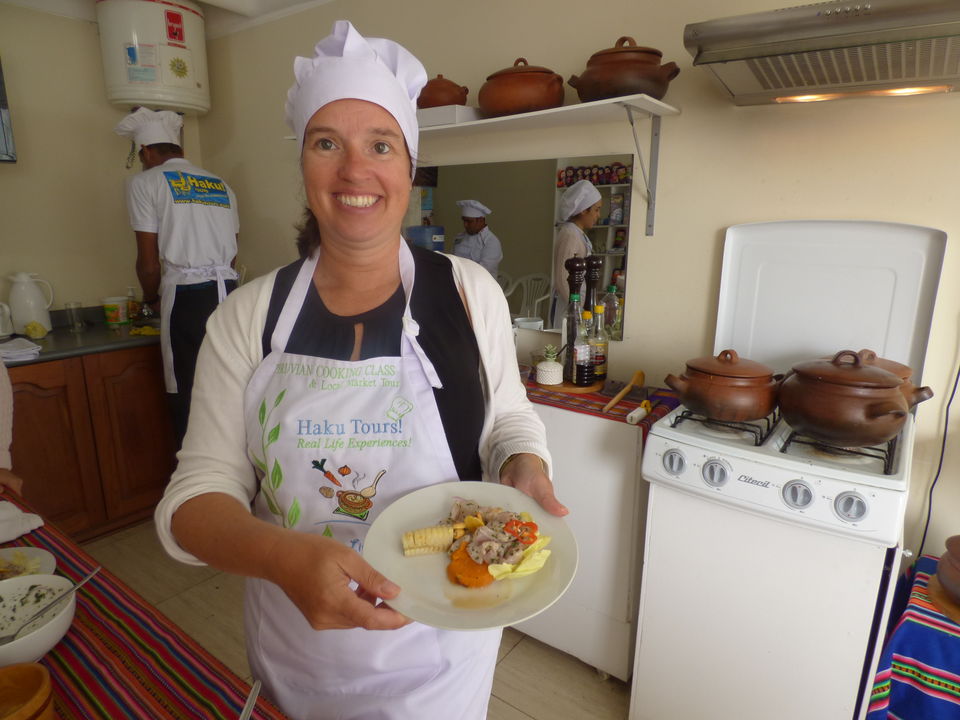 Collega Irene doet een kookcursus in Lima - Peru