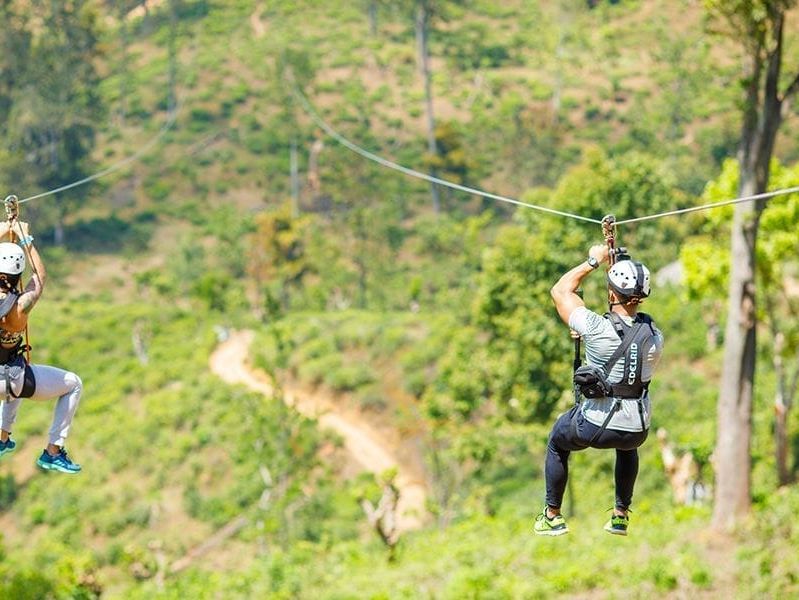 Zoef van de zipline bij Ella, Sri Lanka