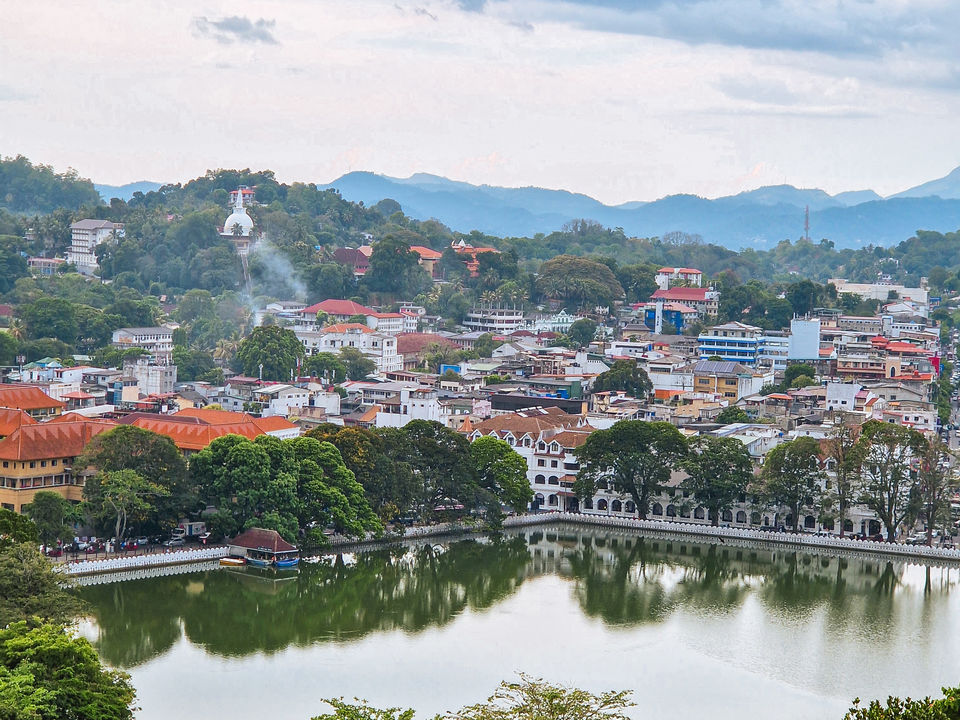Uitzicht op de stad Kandy in Sri Lanka