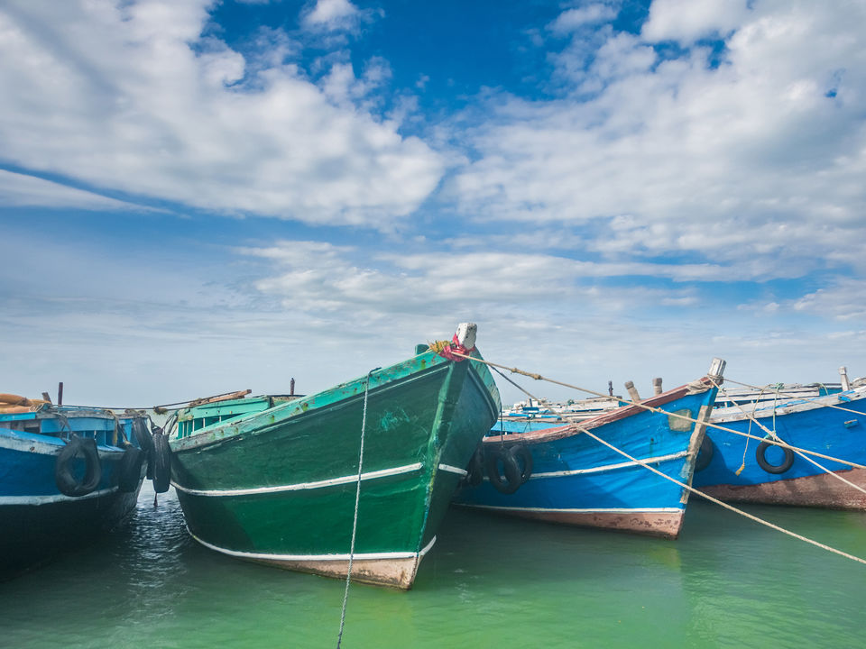 Gekleurde boten in Jaffna, Sri Lanka