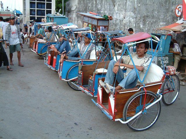 Sulawesi-Makassar-becak chauffeurs_1