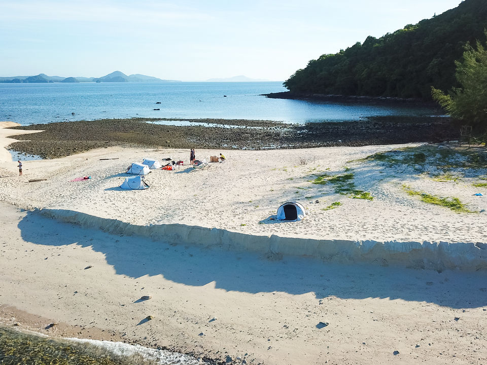 Slapen op een onbewoond eiland Koh Kye, Thailand