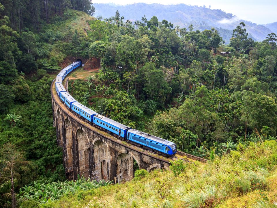 Treinreis tussen Ella en Kandy bij de Nine Arches Bridge, Sri Lanka