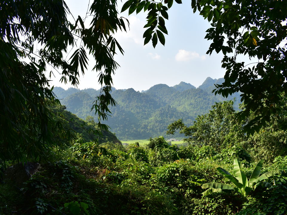 Uitzicht op de jungle van Ba Be