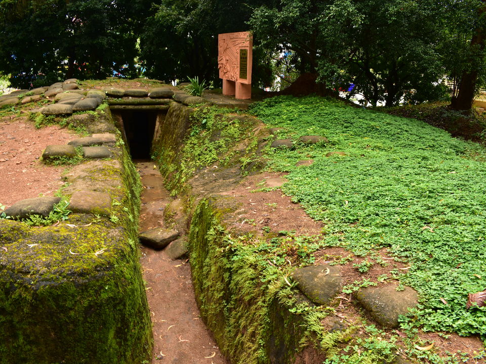 Vietnam-Dien-Bien-Phu-loopgraven