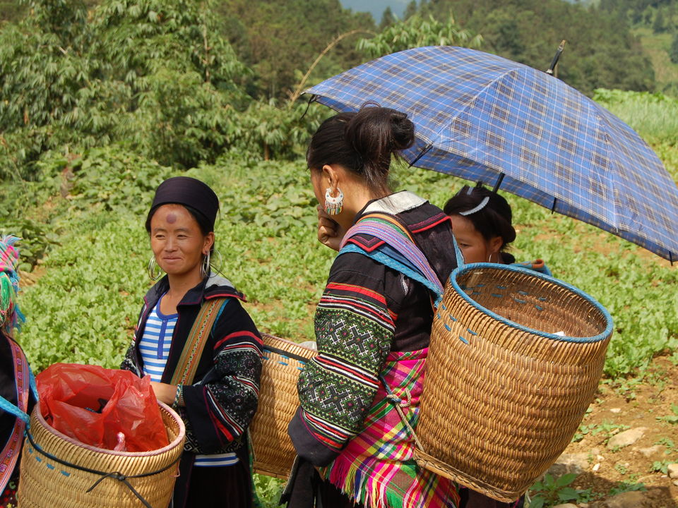 met de rieten rugzak op pad, Vietnam