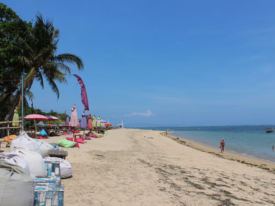 Witte-zandstrand-van-Sanur-Bali