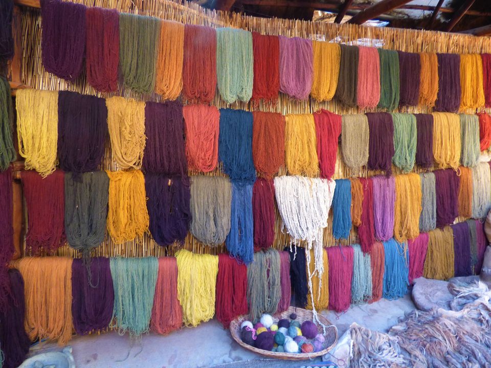 Gekleurde wol in de omgeving van Cuzco, Peru