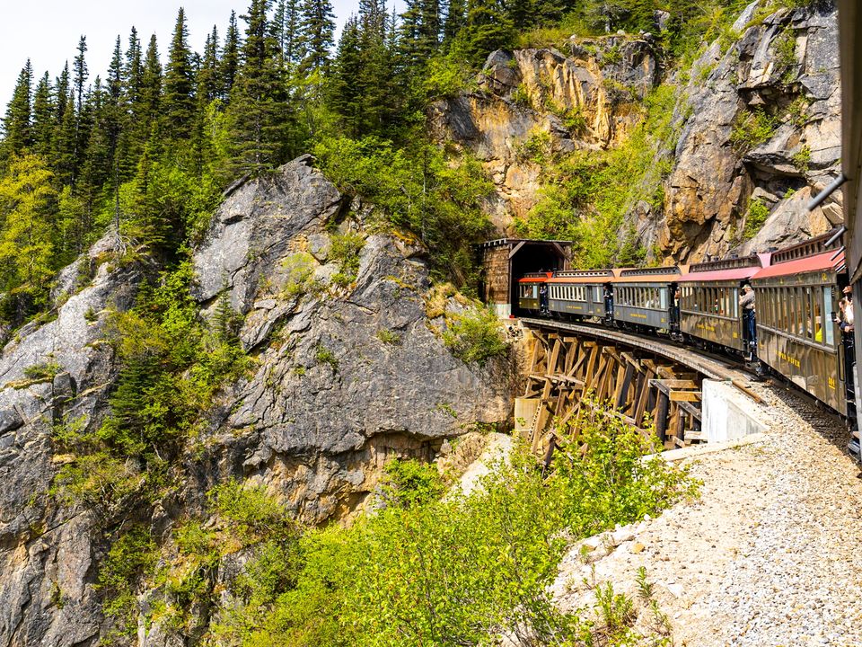 Mooie treinrit bij Skagway, van Yukon naar Alaska