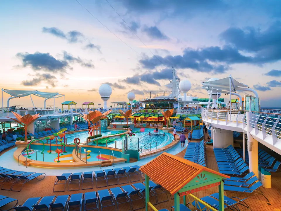 Amerika-Navigator-of-the-Sea-Deck