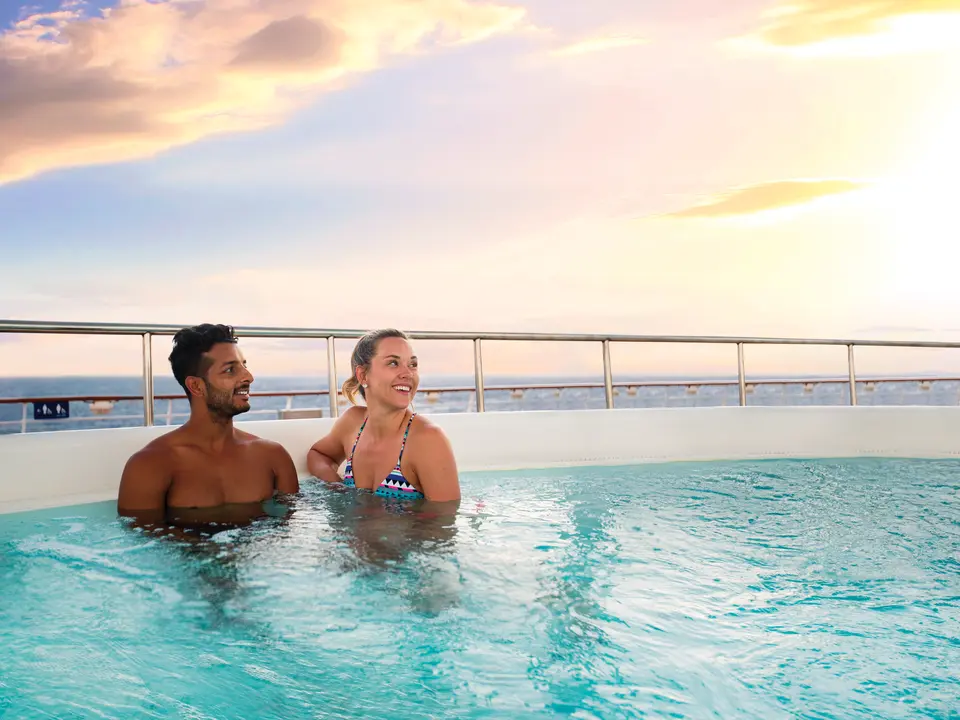 Amerika-Navigator-of-the-Sea-Hot-tub