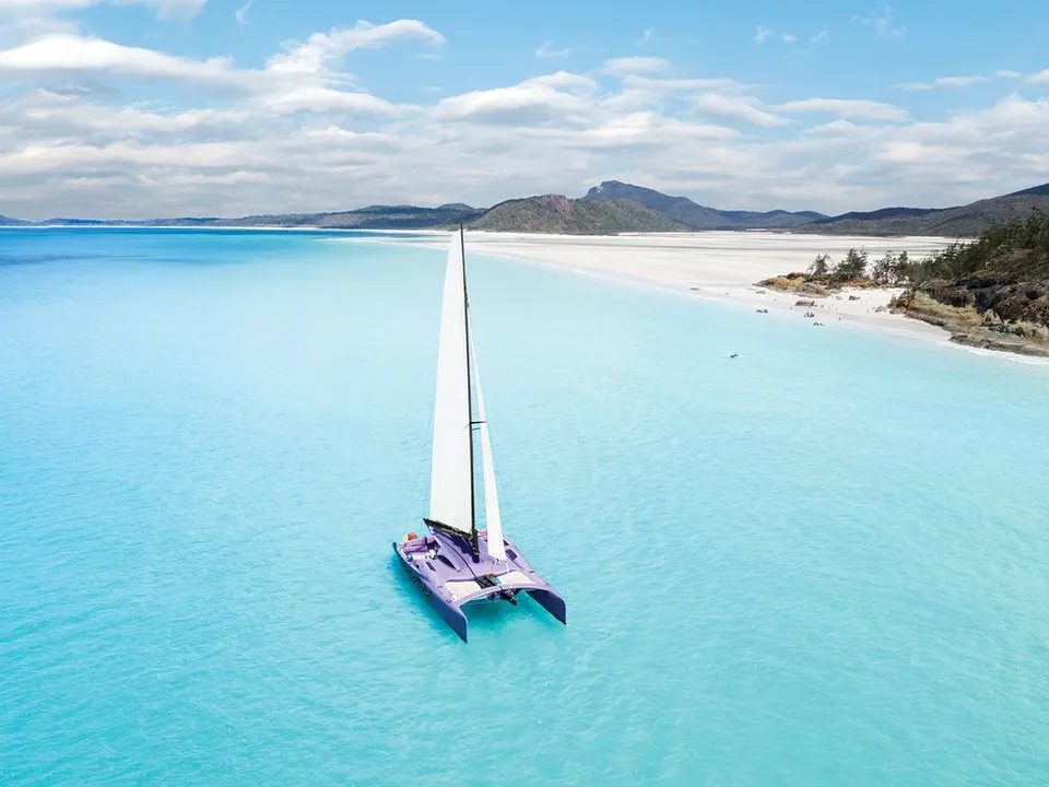 Zeilen langs de paradijselijke Whitsunday eilanden, Australië