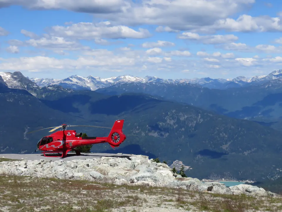 Prachtige helikoptervlucht boven Whistler