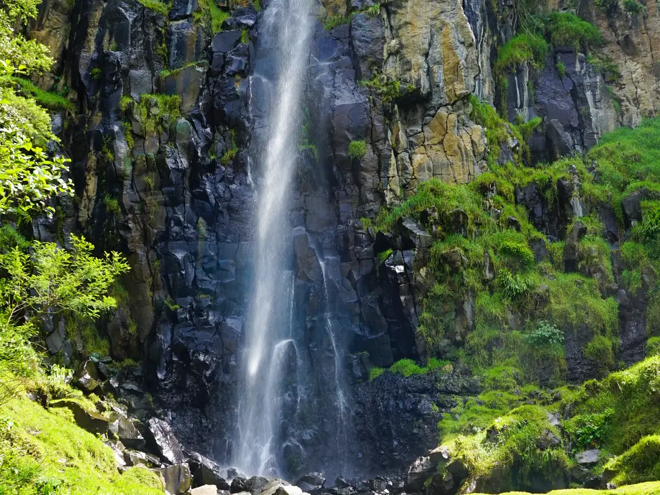 Grote waterval in het National Park Purace in Popayan