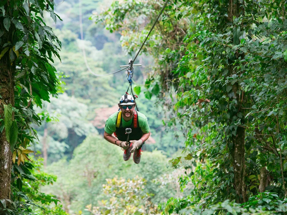 Zweven door de boomtoppen bij de Arenal