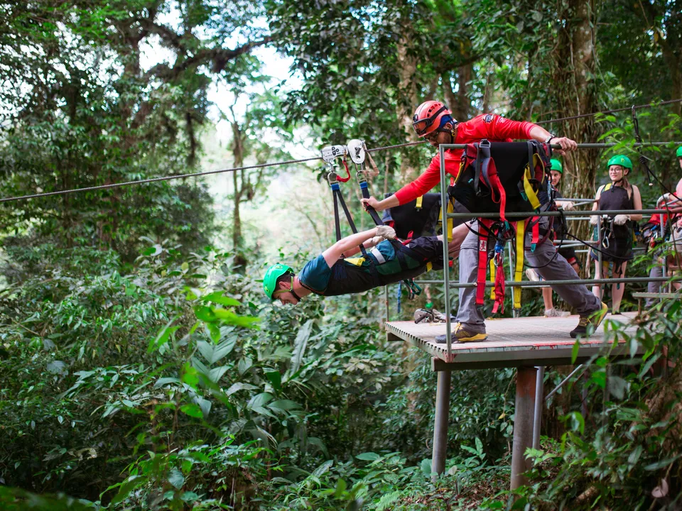 Canopy tour met uitzicht op de Arenal vulkaan