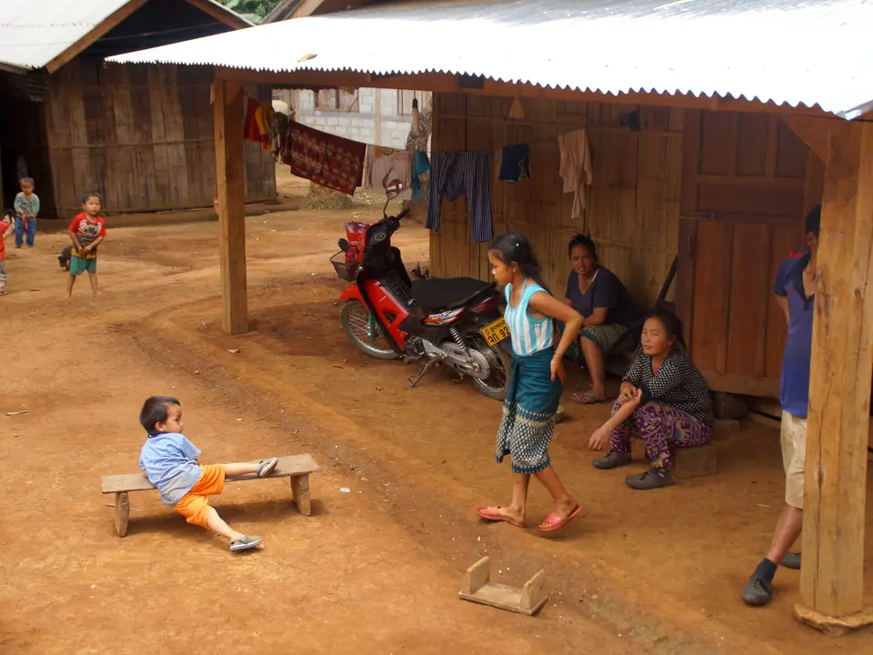 Tijdens uw wandeling komt u veel mensen en kinderen tegen! Ze vinden het erg leuk als u langs komt.