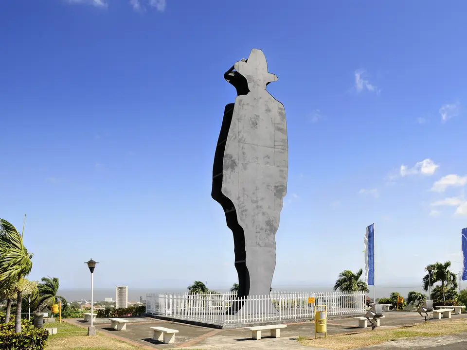 Nicaragua-Managua-Augusto-Cesar-Sandino_1_378015