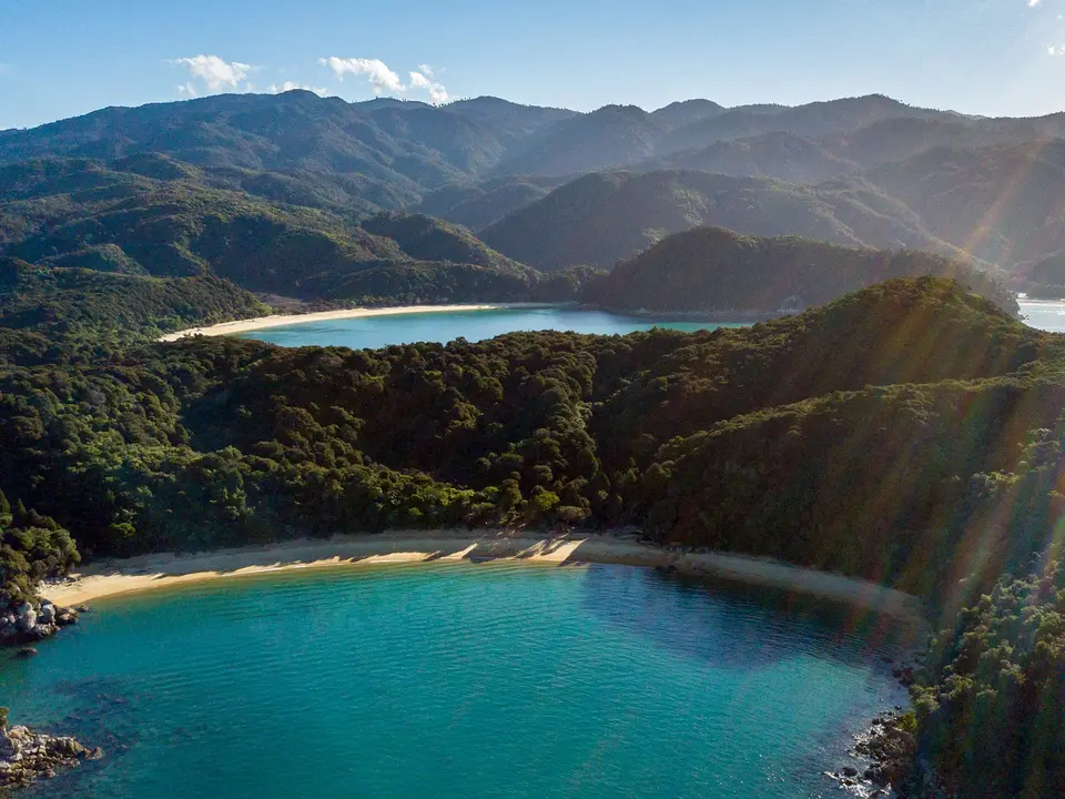 De prachtige baaien in Abel Tasman, Nieuw-Zeeland