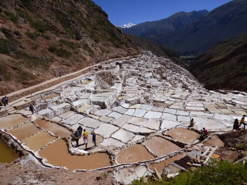 De prachtige zoutpannen in Maras, Peru