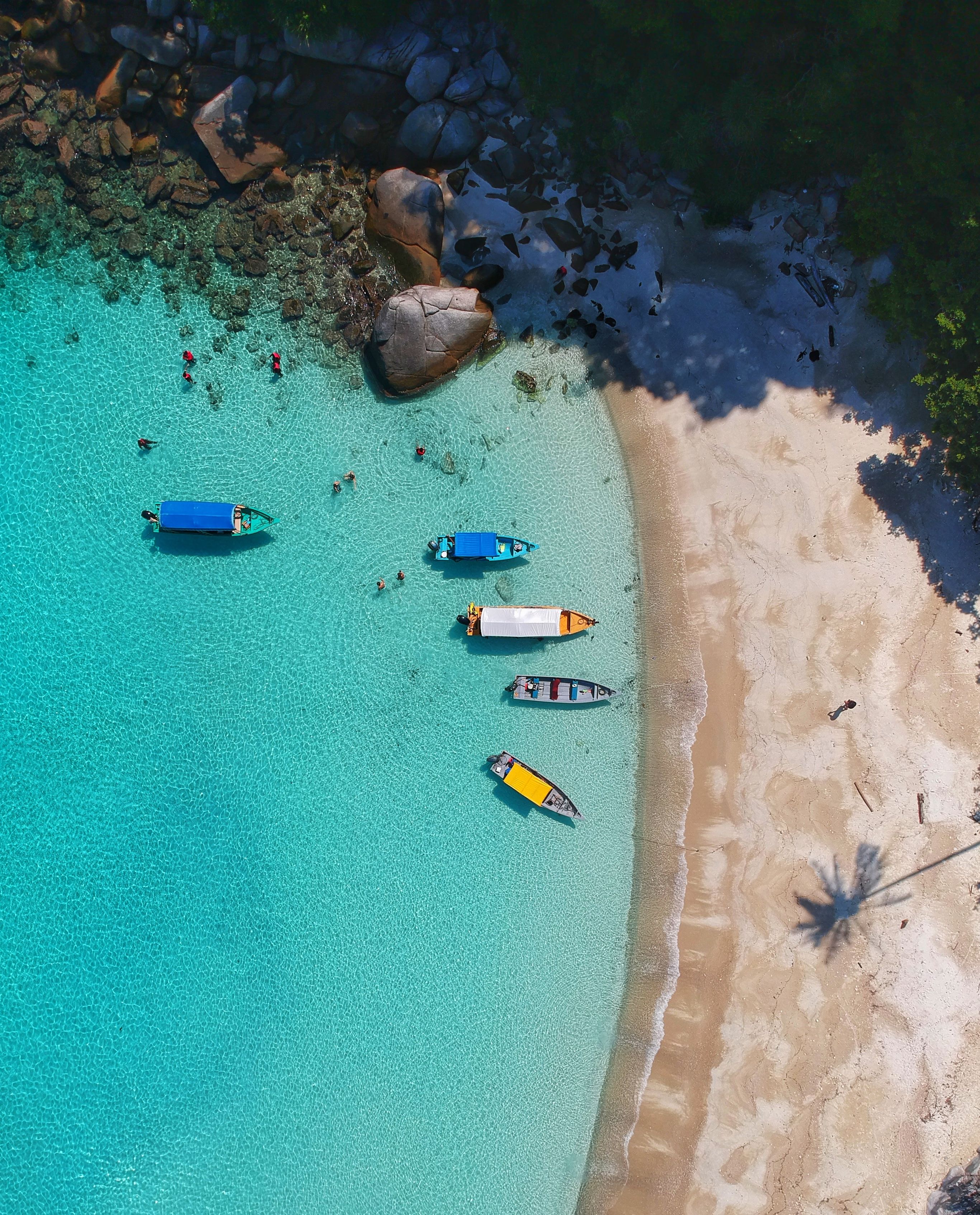 Het strand van boven op Pulau Perhentian