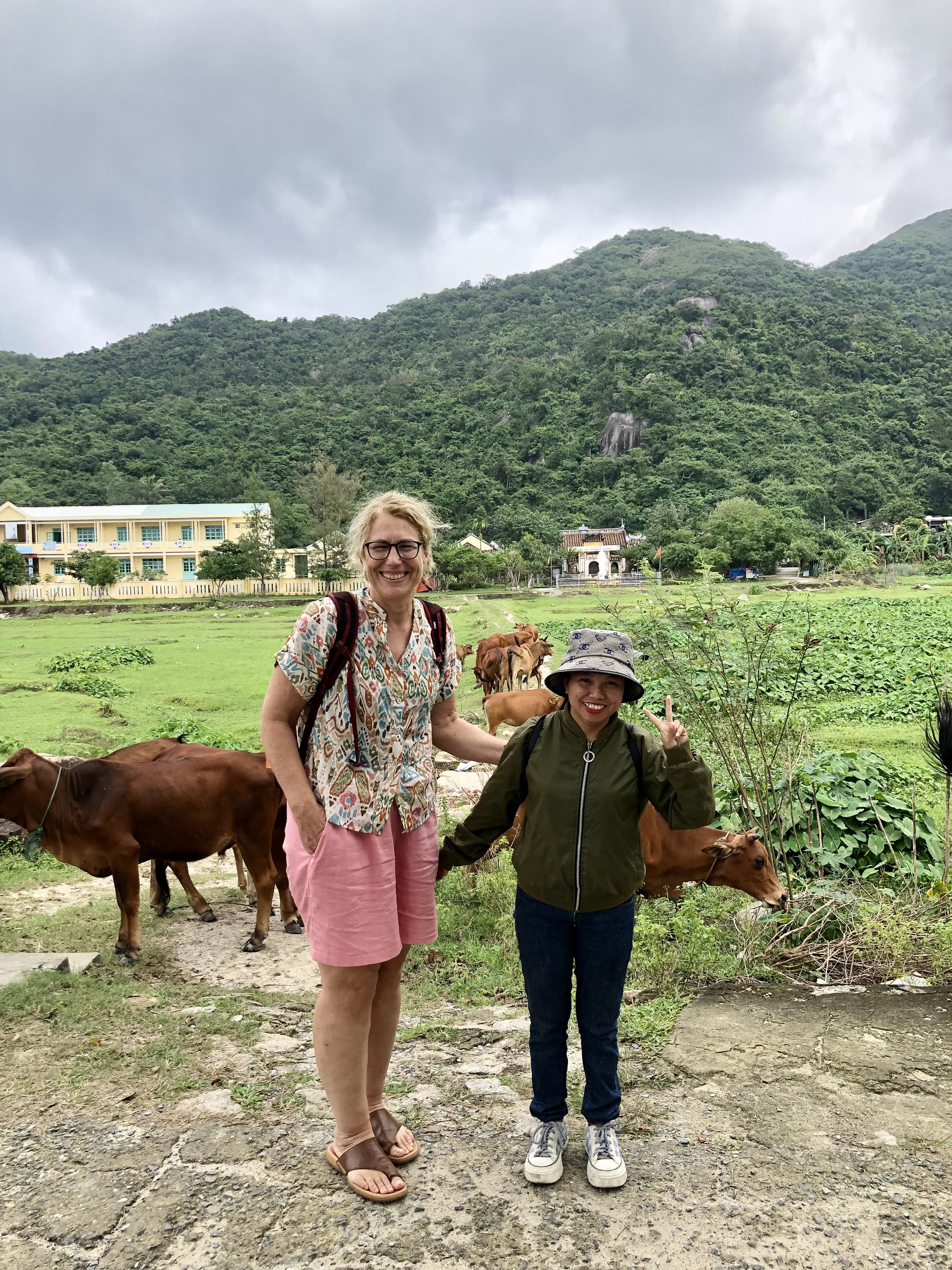Collega Mariska met een local;