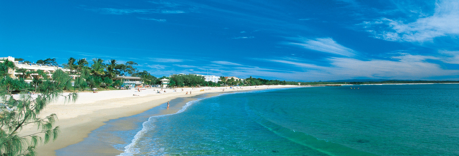 Geniet van de zon op Noosa Main Beach, Australië