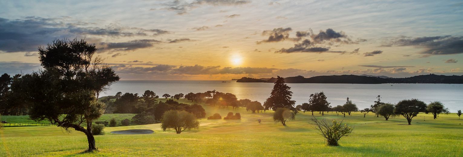 Zie de zon opkomen bij de Bay of Islands, Nieuw-Zeeland