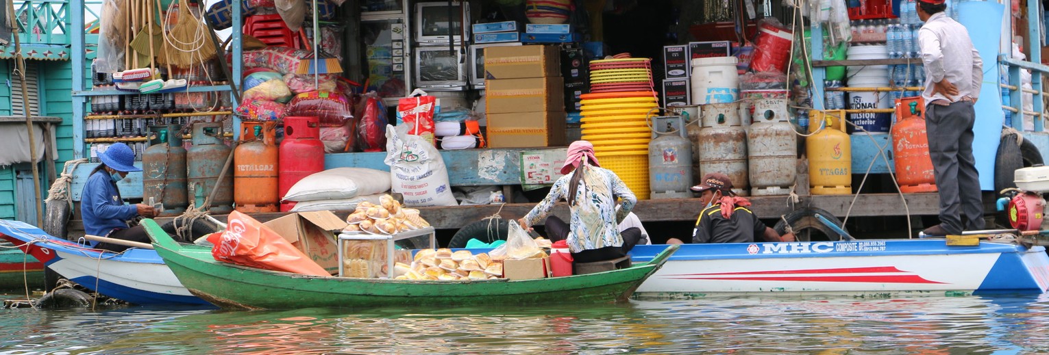 Vietnam-Battambang-winkeltjeaanwater(13)