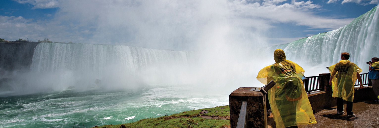 Canada-Niagara-Falls-Journey-Behind