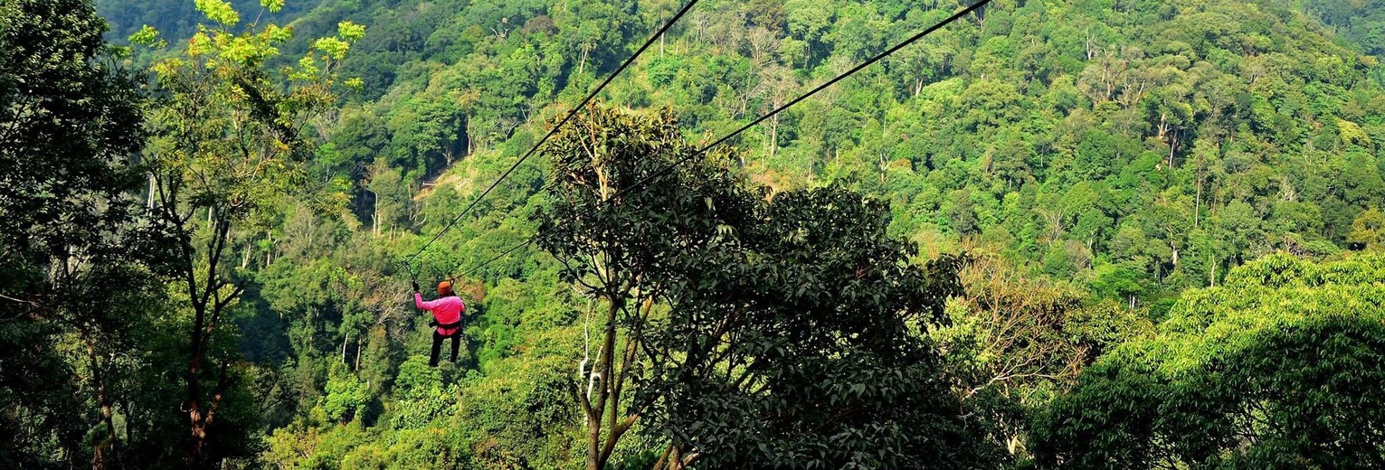 Ziplinen bij Chiang Mai, Thailand